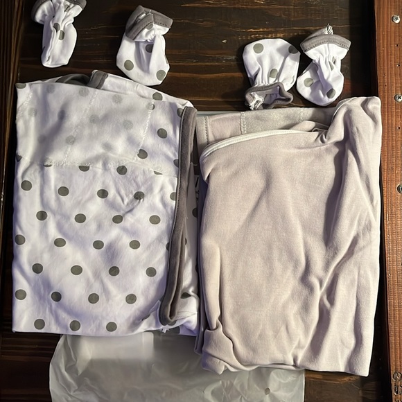 Easy wrap, swaddles hundred percent cotton with mittens size 0 to 3 months - Picture 5 of 6